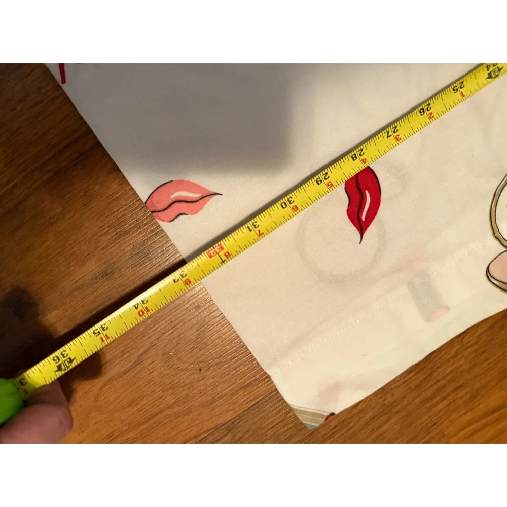 Novelty Makeup Print Window Curtain Panel Lipstick LipsXOXO White Pink Red 47x33